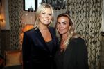Amsterdam 23 oktober 2018
Boekpresentatie van Antoinette Scheulderman in de soho House . Eva Jinek overhandigt haar het eerste boek. Monique Hazes