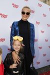 Den Haag 14 oktober 2018
Premiere Woezel en pip in koninklijke schouwburg Den haag. Nikkie Plessen kwam met haar zoon en vriendin Natasha Poly en haar dochter