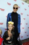 Den Haag 14 oktober 2018
Premiere Woezel en pip in koninklijke schouwburg Den haag. Nikkie Plessen kwam met haar zoon en vriendin Natasha Poly en haar dochter