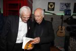 Hilversum 8 oktober 2018
Boek presentatie Peter Koelewijn bij wisseloord studioï¿½s. Het boek is geschreven door Tjerk Lammers.
Peter Koelewijn met Piet Roelen