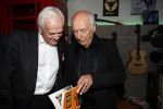 Hilversum 8 oktober 2018
Boek presentatie Peter Koelewijn bij wisseloord studioï¿½s. Het boek is geschreven door Tjerk Lammers.
Peter Koelewijn met Piet Roelen