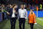 Amsterdam 13 oktober 2018
Nederland - Duitsland in de Johan Cruijff arens . eindstand 3-0
Na de Wedstrijd werden Dirk Kuyt en Rafael v d Vaart  gehuldigd. Dirk had zijn vrouw Gertrude en kinderen meegenomen. Rafael had zijn vriendin Estavan Polman en zijn kinderen Damian en Jesslynn meegenomen . Ook zijn ouders en schoonouders waren erbij.