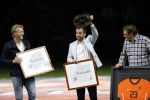 Amsterdam 13 oktober 2018
Nederland - Duitsland in de Johan Cruijff arens . eindstand 3-0
Na de Wedstrijd werden Dirk Kuyt en Rafael v d Vaart  gehuldigd. Dirk had zijn vrouw Gertrude en kinderen meegenomen. Rafael had zijn vriendin Estavan Polman en zijn kinderen Damian en Jesslynn meegenomen . Ook zijn ouders en schoonouders waren erbij.