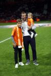 Amsterdam 13 oktober 2018
Nederland - Duitsland in de Johan Cruijff arens . eindstand 3-0
Na de Wedstrijd werden Dirk Kuyt en Rafael v d Vaart  gehuldigd. Dirk had zijn vrouw Gertrude en kinderen meegenomen. Rafael had zijn vriendin Estavan Polman en zijn kinderen Damian en Jesslynn meegenomen . Ook zijn ouders en schoonouders waren erbij.