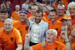 Amsterdam 13 oktober 2018
Nederland - Duitsland in de Johan Cruijff arens . eindstand 3-0
Na de Wedstrijd werden Dirk Kuyt en Rafael v d Vaart  gehuldigd. Dirk had zijn vrouw Gertrude en kinderen meegenomen. Rafael had zijn vriendin Estavan Polman en zijn kinderen Damian en Jesslynn meegenomen . Ook zijn ouders en schoonouders waren erbij.