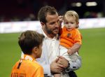 Amsterdam 13 oktober 2018
Nederland - Duitsland in de Johan Cruijff arens . eindstand 3-0
Na de Wedstrijd werden Dirk Kuyt en Rafael v d Vaart  gehuldigd. Dirk had zijn vrouw Gertrude en kinderen meegenomen. Rafael had zijn vriendin Estavan Polman en zijn kinderen Damian en Jesslynn meegenomen . Ook zijn ouders en schoonouders waren erbij.