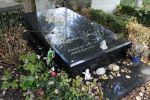 Amsterdam 9 oktober 2018
Diverse graven van bekende Nederlanders (Bners) op Zorgvlied.
Dit is het graf van Ramses Shaffy.