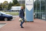 Breda 2 oktober 2018
Robbert Hinfelaar gaat op bezoek bij zijn vrouw Patricia Paay die in de kliniek medinova geopereerd is en een nieuwe heup heeft gekregen.