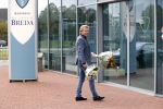 Breda 2 oktober 2018
Robbert Hinfelaar gaat op bezoek bij zijn vrouw Patricia Paay die in de kliniek medinova geopereerd is en een nieuwe heup heeft gekregen.