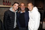 Amsterdam 8 oktober 2018
Presentatie jassenlijn Duno bij 1 op de cornelis schuytstraat. Ruud Gullit bkrijgt eerste jas. Maxim Joelle Gullit en Nigel ( zoon Karin de Rooij)