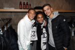 Amsterdam 8 oktober 2018
Presentatie jassenlijn Duno bij 1 op de cornelis schuytstraat. Ruud Gullit bkrijgt eerste jas. Maxim Joelle Gullit en Nigel ( zoon Karin de Rooij)