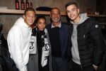 Amsterdam 8 oktober 2018
Presentatie jassenlijn Duno bij 1 op de cornelis schuytstraat. Ruud Gullit bkrijgt eerste jas. Maxim Joelle Gullit en Nigel ( zoon Karin de Rooij)