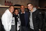 Amsterdam 8 oktober 2018
Presentatie jassenlijn Duno bij 1 op de cornelis schuytstraat. Ruud Gullit bkrijgt eerste jas. Maxim Joelle Gullit en Nigel ( zoon Karin de Rooij)