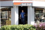 Ubbergen 13 oktober 2018
Sjoerd v Gils de partner van Rob Jetten doet boodschappen.