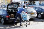 Ubbergen 13 oktober 2018
Sjoerd v Gils de partner van Rob Jetten doet boodschappen.