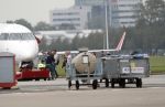 Schiphol Oost 4 oktober 2018
Vrienden van Johnny de Mol en zijn vrouw Anouk vertrekken vanaf schiphol oost met een prive vliegtuig naar Portugal. Aanwezig oa Willek Alberti  , broer Kaj Lerby met gezin Dinand en Lucy Woesthoff John Ewbank en Kelly Weekers Katja Schuurman en Freek v Noordwijk Tony Berk manager Carlijn de Vries met man Nikkie Plessen en Linda de Mol met Jeroen Rietbergen en kinderen Noah en Julian.