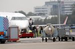 Schiphol Oost 4 oktober 2018
Vrienden van Johnny de Mol en zijn vrouw Anouk vertrekken vanaf schiphol oost met een prive vliegtuig naar Portugal. Aanwezig oa Willek Alberti  , broer Kaj Lerby met gezin Dinand en Lucy Woesthoff John Ewbank en Kelly Weekers Katja Schuurman en Freek v Noordwijk Tony Berk manager Carlijn de Vries met man Nikkie Plessen en Linda de Mol met Jeroen Rietbergen en kinderen Noah en Julian.