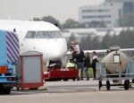 Schiphol Oost 4 oktober 2018
Vrienden van Johnny de Mol en zijn vrouw Anouk vertrekken vanaf schiphol oost met een prive vliegtuig naar Portugal. Aanwezig oa Willek Alberti  , broer Kaj Lerby met gezin Dinand en Lucy Woesthoff John Ewbank en Kelly Weekers Katja Schuurman en Freek v Noordwijk Tony Berk manager Carlijn de Vries met man Nikkie Plessen en Linda de Mol met Jeroen Rietbergen en kinderen Noah en Julian.