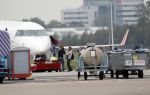 Schiphol Oost 4 oktober 2018
Vrienden van Johnny de Mol en zijn vrouw Anouk vertrekken vanaf schiphol oost met een prive vliegtuig naar Portugal. Aanwezig oa Willek Alberti  , broer Kaj Lerby met gezin Dinand en Lucy Woesthoff John Ewbank en Kelly Weekers Katja Schuurman en Freek v Noordwijk Tony Berk manager Carlijn de Vries met man Nikkie Plessen en Linda de Mol met Jeroen Rietbergen en kinderen Noah en Julian.
