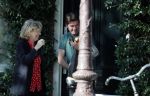 Amsterdam 16 oktober 2018
Twan Huys verlaat zijn huis nadat kort daarvoor ook zijn vrouw vertrokken is.