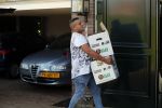 Berkel en Rodenrijs 15 oktober 2018
Monique Hazes en haar tante tillen met vrienden spullen naar hun nieuwe huis. Andre Hazes ligt ziek in bed. Vandaag gaan ze voor het eerst slapen in hun nieuwe huis aan het water.
