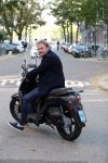 Amsterdam 16 oktober 2018
Wesly Bronkhorst en Tino Martin op de pc hooftstraat. Wesly is op zijn scooter.