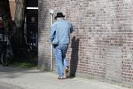 Amsterdam 3 oktober 2018
Youp v t Hek bellend op straat en wachtend op de tram.