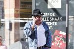 Amsterdam 3 oktober 2018
Youp v t Hek bellend op straat en wachtend op de tram.
