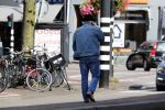 Amsterdam 3 oktober 2018
Youp v t Hek bellend op straat en wachtend op de tram.