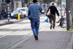 Amsterdam 3 oktober 2018
Youp v t Hek bellend op straat en wachtend op de tram.