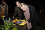 Amsterdam 5 november 2019
100 radio bij de wereld draait door DWDD. Adam Curry met een fan