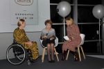Amstelveen 1 oktober 2019
15 jaar de Esther Vergeer Foundation in het Cobra museum . Er wordt een expositie geopend van 15 fotografen waaronder oa William Rutten Estelle Cruijff Klaasjan v d Weij Patty Brard Isa Hoes Marco Borsato Sacha de Boer Klaas v Kruistem en Edwin Smulders. Anouk Smulders presenteert het en Prinses Margriet is aanwezig.