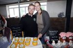 Boekel 19 oktober 2019
Meerdere boeren van boer zoekt vrouw stan op een mini markt in de stallen van Boerin Steffi. Boer Jan en Rianne
