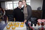 Boekel 19 oktober 2019
Meerdere boeren van boer zoekt vrouw stan op een mini markt in de stallen van Boerin Steffi. Boer Jan en Rianne