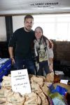 Boekel 19 oktober 2019
Meerdere boeren van boer zoekt vrouw stan op een mini markt in de stallen van Boerin Steffi. Boerin Michelle met vriend