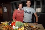 Boekel 19 oktober 2019
Meerdere boeren van boer zoekt vrouw stan op een mini markt in de stallen van Boerin Steffi. Steffi met bhaar vriend Roel Verhagen