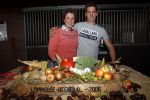 Boekel 19 oktober 2019
Meerdere boeren van boer zoekt vrouw stan op een mini markt in de stallen van Boerin Steffi. Steffi met bhaar vriend Roel Verhagen