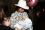 Amsterdam 6 november 2019
Presentatie Kek mama TV bij Mama Kelly.
Kim Kotter gaat voor ze vloggen. De vrouw van Daley Blind Candy Rae Fleur met hun baby