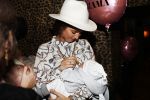 Amsterdam 6 november 2019
Presentatie Kek mama TV bij Mama Kelly.
Kim Kotter gaat voor ze vloggen. De vrouw van Daley Blind Candy Rae Fleur met hun baby