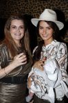 Amsterdam 6 november 2019
Presentatie Kek mama TV bij Mama Kelly.
Kim Kotter gaat voor ze vloggen. De vrouw van Daley Blind Candy Rae Fleur met hun baby