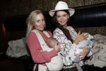 Amsterdam 6 november 2019
Presentatie Kek mama TV bij Mama Kelly.
Kim Kotter gaat voor ze vloggen. De vrouw van Daley Blind Candy Rae Fleur met hun baby en Lisanne de Bruijn met haar baby