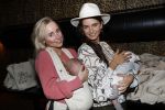 Amsterdam 6 november 2019
Presentatie Kek mama TV bij Mama Kelly.
Kim Kotter gaat voor ze vloggen. De vrouw van Daley Blind Candy Rae Fleur met hun baby en Lisanne de Bruijn met haar baby