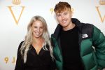 Katwijk 30 oktober 2019
9 jaar soldaat van Oranje in de hangar op vliegveld Valkenburg . Vlogger Dee met haar vriend Lars Gerbrands