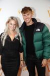 Katwijk 30 oktober 2019
9 jaar soldaat van Oranje in de hangar op vliegveld Valkenburg . Vlogger Dee met haar vriend Lars Gerbrands