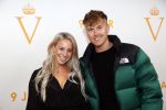 Katwijk 30 oktober 2019
9 jaar soldaat van Oranje in de hangar op vliegveld Valkenburg . Vlogger Dee met haar vriend Lars Gerbrands