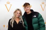 Katwijk 30 oktober 2019
9 jaar soldaat van Oranje in de hangar op vliegveld Valkenburg . Vlogger Dee met haar vriend Lars Gerbrands
