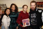 Amsterdam 11 november 2019
Boekpresentatie Fajah Lourens en Selwyn Senatori. De kinderen van fajah krijgen het eerste exemplaar