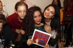 Amsterdam 11 november 2019
Boekpresentatie Fajah Lourens en Selwyn Senatori. De kinderen van fajah krijgen het eerste exemplaar