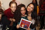 Amsterdam 11 november 2019
Boekpresentatie Fajah Lourens en Selwyn Senatori. De kinderen van fajah krijgen het eerste exemplaar