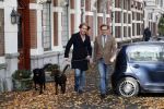 Den Haag 24 oktober 2019
Frank Jansen en Rogier Smit ( Paleis voor een prikkie) laten hun honden uit. Frank en Rogier
